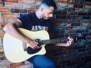 Download Gilberto Moura