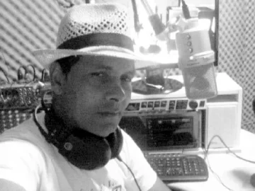 Download SEBASTIAN SIQUEIRA