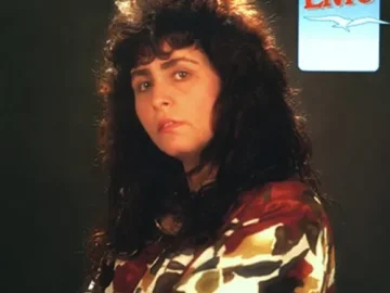 Download Shirley Carvalhaes - Pássaro Livre